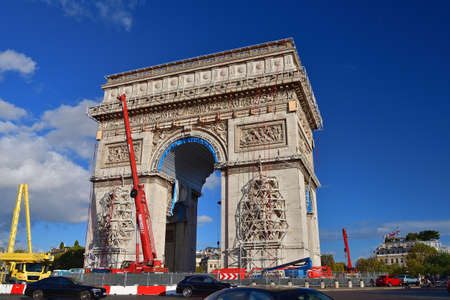 Paris, France. October 5, 2021. Christo and Jeanne-CLaude âs temporary work âArc de Triomphe Wrappedâ is over and is being cleaned up.のeditorial素材
