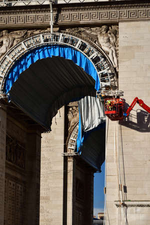 Paris, France. October 5, 2021. Christo and Jeanne-CLaude âs temporary work âArc de Triomphe Wrappedâ is over and is being cleaned up.のeditorial素材