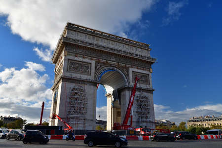Paris, France. October 5, 2021. Christo and Jeanne-CLaude âs temporary work âArc de Triomphe Wrappedâ is over and is being cleaned up.のeditorial素材