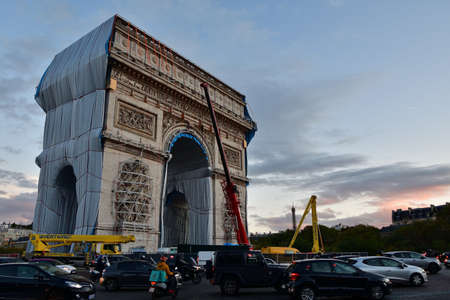 Paris, France. October 4, 2021. Christo and Jeanne-CLaude âs temporary work âArc de Triomphe Wrappedâ is over and is being cleaned up.のeditorial素材