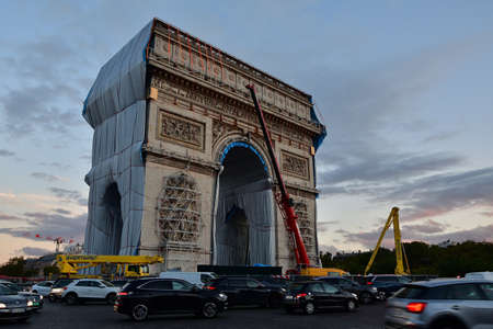 Paris, France. October 4, 2021. Christo and Jeanne-CLaude âs temporary work âArc de Triomphe Wrappedâ is over and is being cleaned up.のeditorial素材