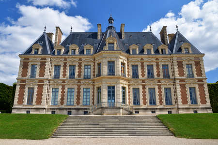 France, Hauts-de-Seine. The castle "ChÃ¢teau de Sceaux" in Sceaux Park. August 24, 2021.のeditorial素材