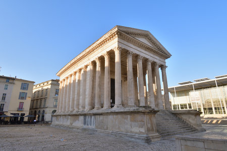 Ancient Roman Temple Maison CarrÃ©e â NÃ®mes, France, 15 August 2025の写真素材
