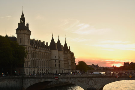 Sunset Over the Conciergerie from Notre-Dame Bridge, Paris, France â September 1, 2025の写真素材