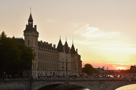 Sunset Over the Conciergerie from Notre-Dame Bridge, Paris, France â September 1, 2025の写真素材