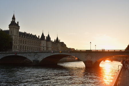 Sunset Over the Conciergerie from Notre-Dame Bridge, Paris, France â September 1, 2025の写真素材