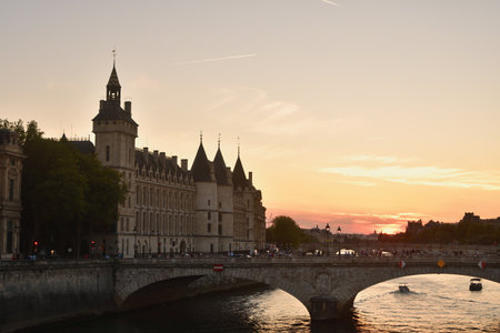 Sunset Over the Conciergerie from Notre-Dame Bridge, Paris, France â September 1, 2025の写真素材