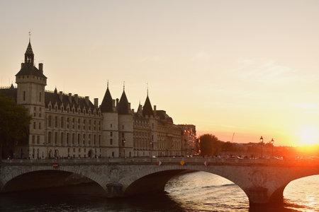 Sunset Over the Conciergerie from Notre-Dame Bridge, Paris, France â September 1, 2025の写真素材
