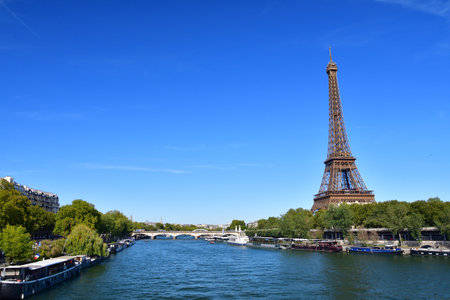 Eiffel Tower and the Seine River on a Sunny Summer Day â Paris, France, August 24, 2025の写真素材