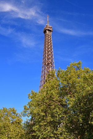 Eiffel Tower under a Clear Blue Sky â Paris, France, August 24, 2025の写真素材