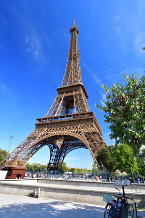 Eiffel Tower under a Clear Blue Sky â Paris, France, August 24, 2025の写真素材