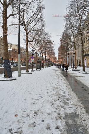 Champs-ÃlysÃ©es Under Snow with Illuminations in Daylight, Paris, January 7, 2026のeditorial素材