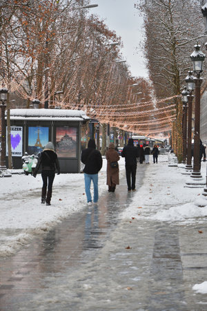 Champs-ÃlysÃ©es Under Snow with Illuminations in Daylight, Paris, January 7, 2026のeditorial素材