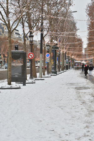 Champs-ÃlysÃ©es Under Snow with Illuminations in Daylight, Paris, January 7, 2026のeditorial素材