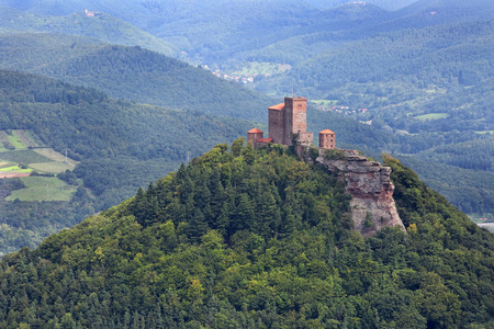 Trifelsのeditorial素材