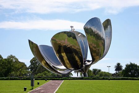 Floralis Generica sculpture by Eduardo Catalano, Buenos Airesのeditorial素材