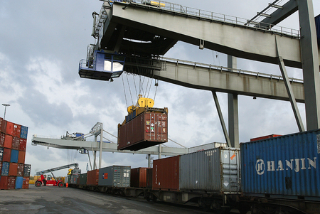 container loading crane