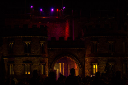 Dark coloured lights within Lincoln Castle grounds, at night.のeditorial素材