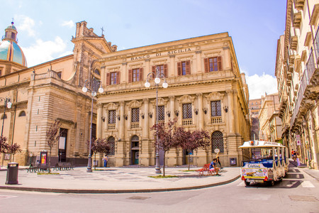 A look at a large building in a Sicilian Town, Caltigirone.のeditorial素材