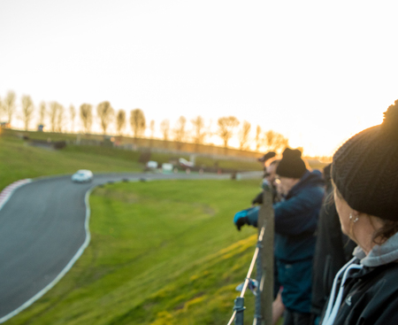 18th November 2018 - Cadwell Racetrack, Lincolnshire, England. A gathering of people attending a rally race event.のeditorial素材