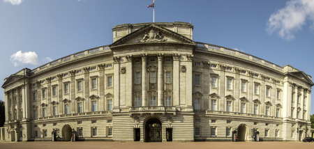 August 20, 2019 â Buckingham Palace, London, United Kingdom. A view of the famous and beautiful building which the Queen resides in.のeditorial素材