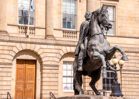 August 24, 2020 â Edinburgh, Scotland, United Kingdom. Edinburgh is well known for it's history and originality, here is just one of the statues for the visitors and locals to see and enjoy.のeditorial素材
