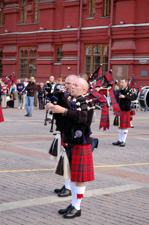 Moscow, Russia - August 31, 2012  international festival of military orchestres  Spasskaya tower , performance of  Scottish Bagpipes military orchestra のeditorial素材