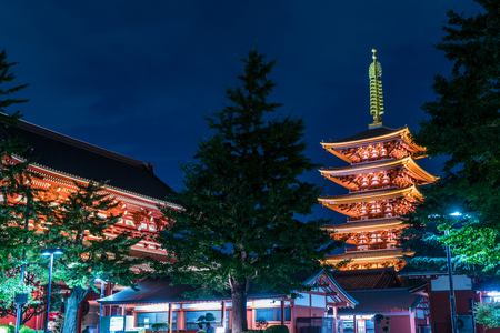 The night view of the five-story pagoda of Senso-ji Temple and the Hozomon Gate (Niomon)のeditorial素材