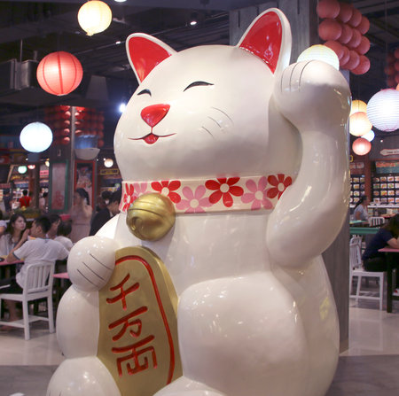 Big figurine of Maneki-neko Lucky Cat at Jungceylon Shopping Mall, Phuket, Thailandのeditorial素材