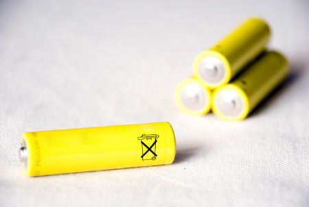 Mini pyramid batteries with a single battery