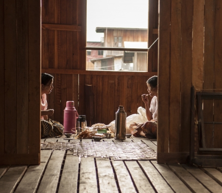 Tea Break Myanmar style @ Inle Lakeのeditorial素材