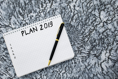 plan for 2019, notepad and pen on a textured gray background