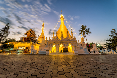 Sunset scence of White pagoda at Temple Wat Phra That Doi Kong Mu at Mae Hong Son near Chiang Mai, Thailandのeditorial素材