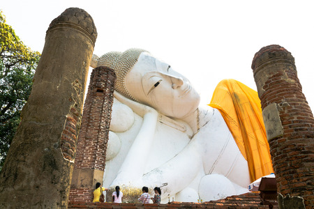 lying white buddha statue at Wat Khun Inthapramun, Ang Thong Province, Thailand. public Artのeditorial素材