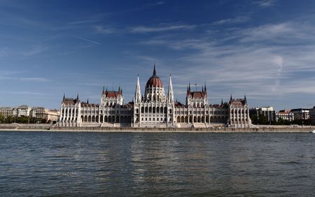 Hungarian government office (parlament), reflection in the riverの写真素材