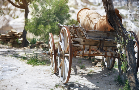 Ancient wooden wheeled wagon with potsの写真素材