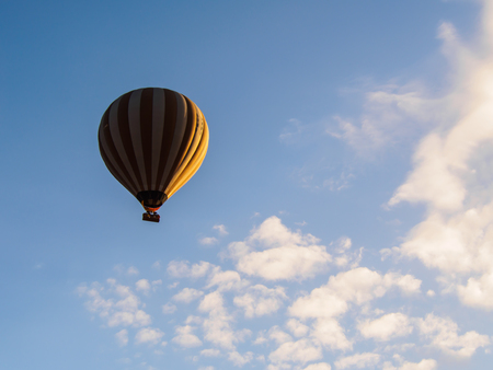 hot air balloon on blue sky with cloud backgroundの写真素材