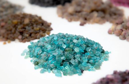 Raw blue mineral gemstones in jewelry market with outdoor lighting.の写真素材
