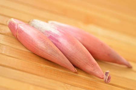 Shallot onions close up on a background of the boardsの写真素材