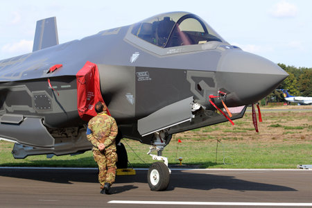 Kleine Brogel, Belgium - SEP 08, 2018: Italian air force Lockheed Martin F-35 Lightning II standing on the road while an Italian soldier is admiring the new aircraft.のeditorial素材