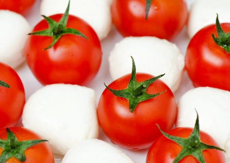 Cherry tomatoes and baby mozzarella, close-uoの写真素材