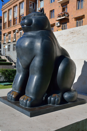 cat statue by Botero in Yerevan, Armenia, next to Cascadeのeditorial素材