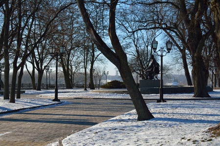 CHERNIHIV/UKRAINE - JANUARY 08 2015: alley in the Val park, with the monument to Shevchenkoのeditorial素材