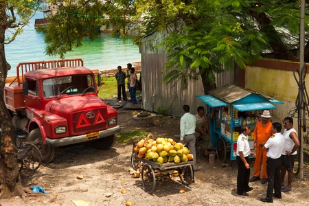 HAVELOCK ISLAND, INDIA - SEPTEMBER 9  Street vendors near the Havelock Island jetty - one of the premier tourist destination in the Andaman and Nicobar Islands, India  Taken on September 9, 2010 のeditorial素材