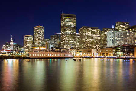 San Francisco skyline from Pier 7 at dusk.の写真素材