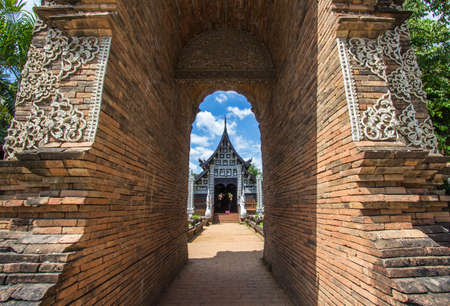 Chiang Mai,Northern Thailand on September15,2019:Beautiful entrance arch leading to viharn(assembly hall) of Wat Lok Moli (Wat Lok Molee).のeditorial素材
