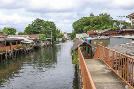 Klong Bang Luang Community,Phasi Charoen District,Bangkok,Thailand on June 26,2020:Charming old houses along Klong Bang Luang(Klong Bangkok Yai).のeditorial素材