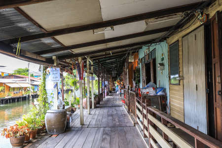 Klong Bang Luang Community,Phasi Charoen District,Bangkok,Thailand on June 26,2020:Charming old houses along Klong Bang Luang(Klong Bangkok Yai).のeditorial素材