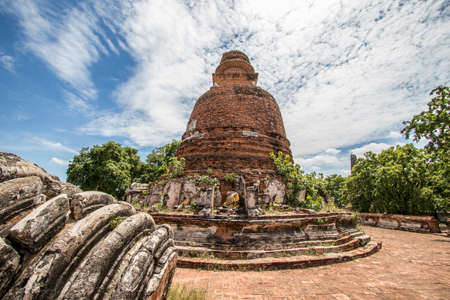 Phra Nakorn Si Ayutthaya,Thailand on May 27,2020:Principal pagoda with the base surrounded by elephant statues at Wat Maheyong in Ayutthaya Historical Site.のeditorial素材