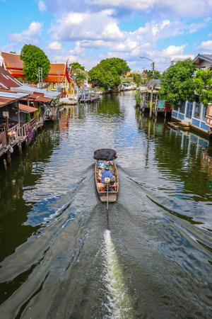 Klong Bang Luang Community,Phasi Charoen District,Bangkok,Thailand on January21,2022:Charming old houses along Klong Bang Luang(Klong Bangkok Yai).のeditorial素材